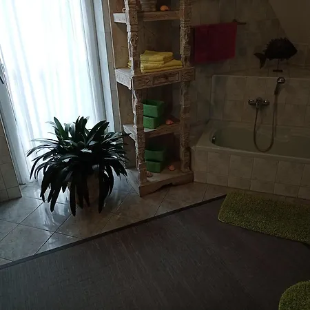 Neu Mit Poolhalle Und Sauna *