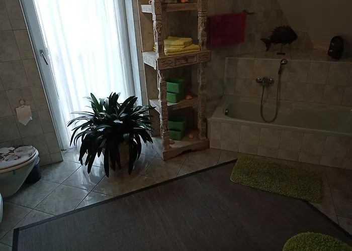 Neu Mit Poolhalle Und Sauna *